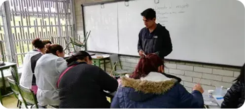 Grupo de alfabetización en clase